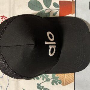 ALO YOGA DISTRICT TRUCKER HAT BRAND NEW